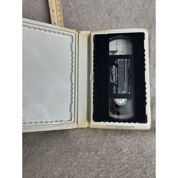 Walt Disney- Masterpiece Collection Snow White and The Seven Dwarfs VHS - Picture 4 of 4